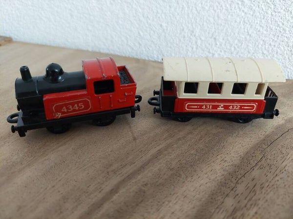 Vintage 1978 trein Matchbox Superfast #43 Locomotief en #44 passagierswagon