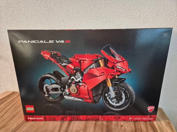 Lego Technic 42202 Ducati Panigale V4 S motor