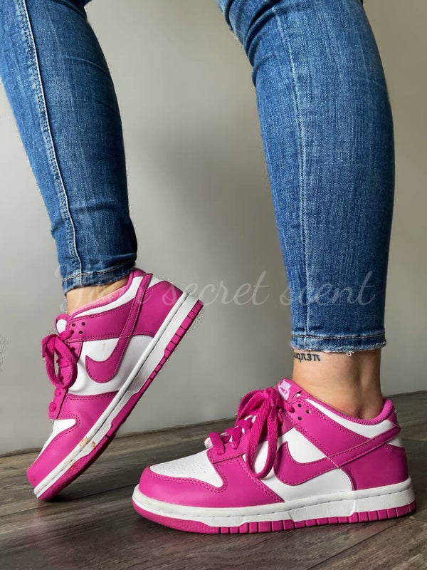 Nike Fushchia dunks low