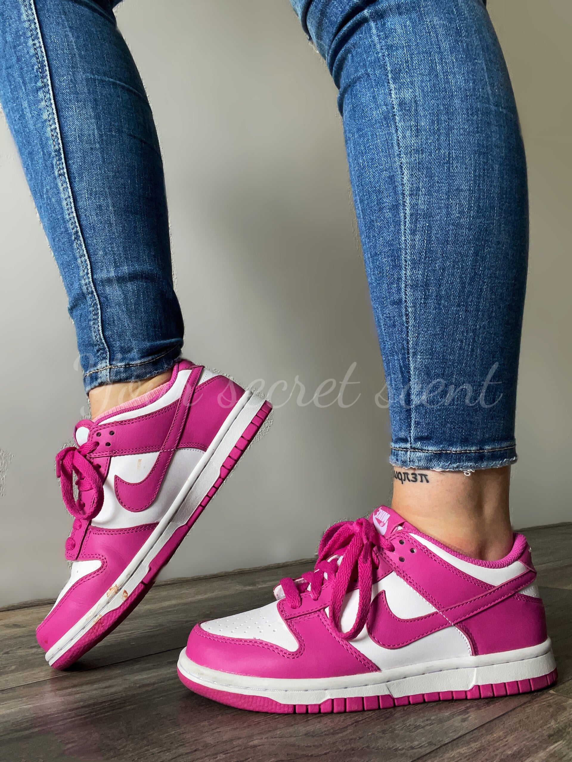 Nike Fushchia dunks low