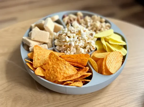 Snack-Tablett mit herausnehmbarem Mittelbehälter