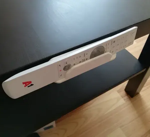 Schmale Fernbedienungsablage zum Ankleben – 134 mm