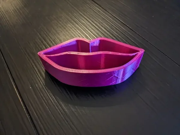 Stifthalter in Lippenform – 158 × 76 × 100 mm