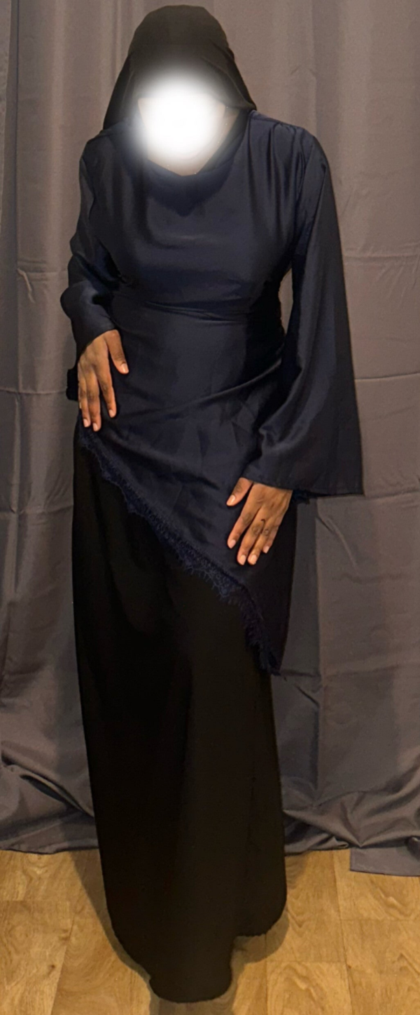 Robe en dentelle satinée