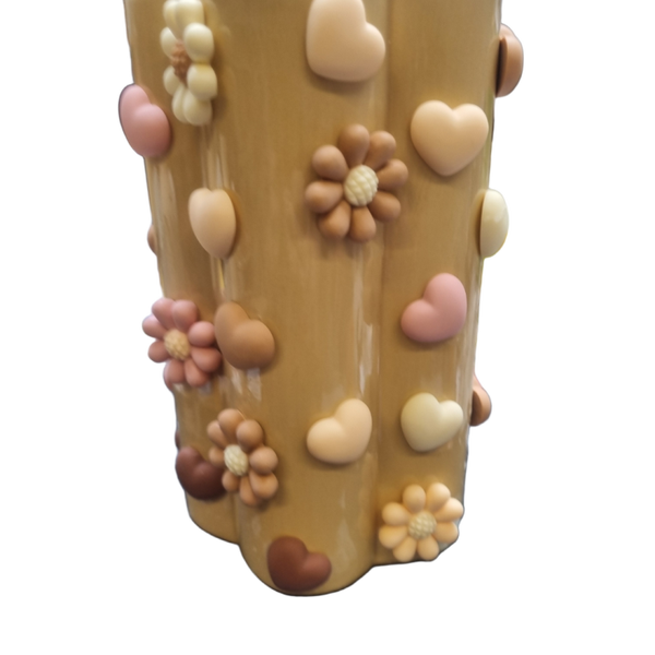 Beige hartjes, bloemenvaas