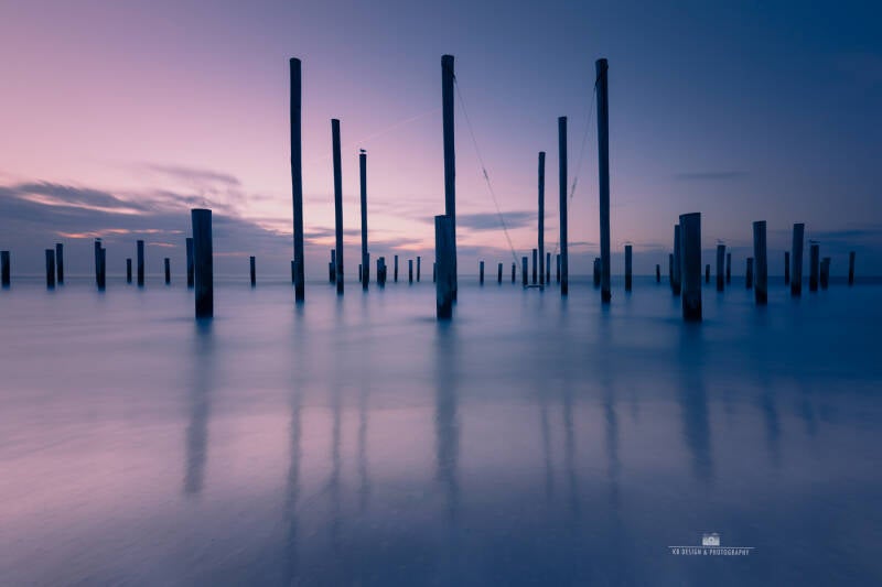 Long exposure van het palendorp in Petten.