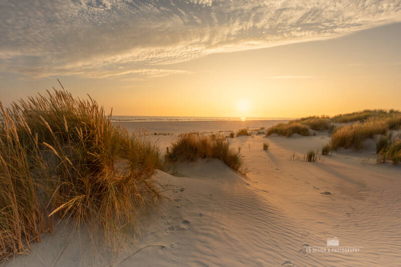Zonsondergang in de duinen van Ameland bij Nes