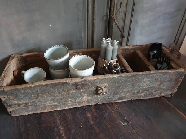 Sobere oud houten bak