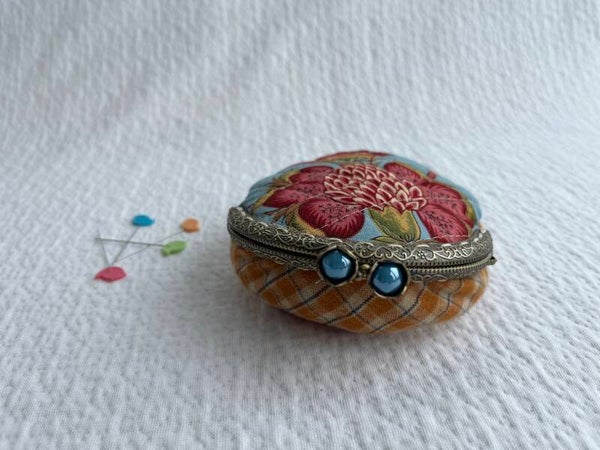 Round Kiss Lock Purse