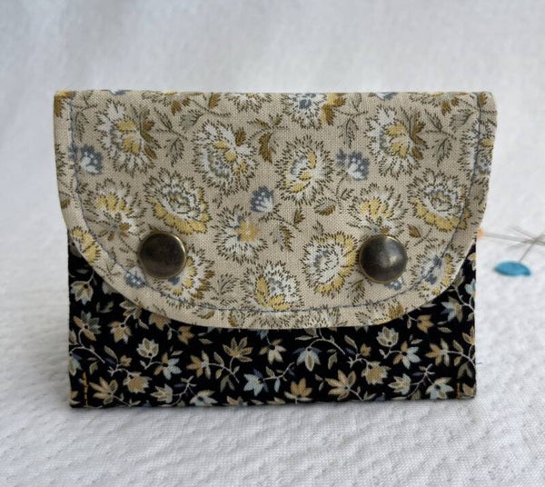 Small card/coin wallet