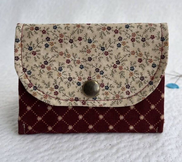 Small card/coin wallet