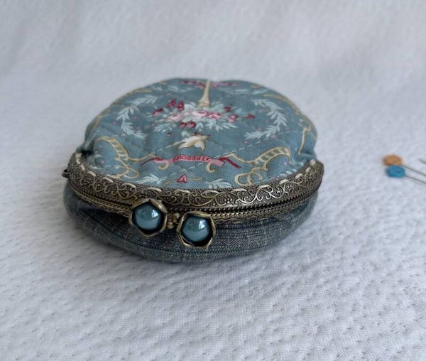 Round Kiss Lock Purse