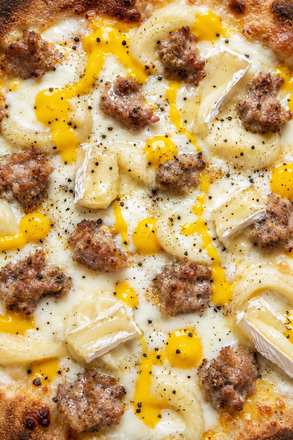 161 Fiordilatte,  crema di patate,  salsiccia,  brie, salsa allo zafferano e pepe nero