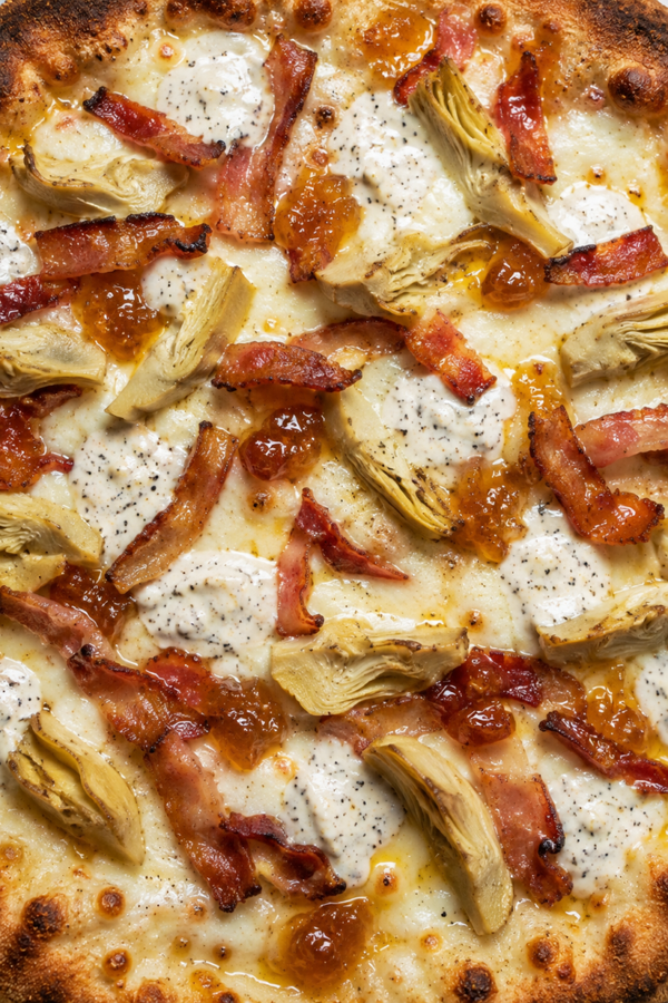 163 Fiordilatte, guanciale croccante, crema di cacio e pepe, carciofi e marmellata di fichi