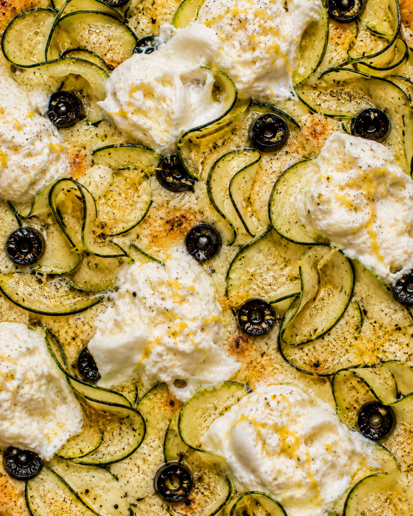 166 Mozzarella vegana o classica, zucchine, burrata,olive nere e zeste di limone