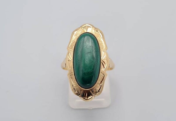 Gouden vintage ring met malachiet. Maat: 17.8. 2022/272.