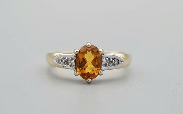 Vintage ring met edelsteen citrien en diamant. 2022/297.