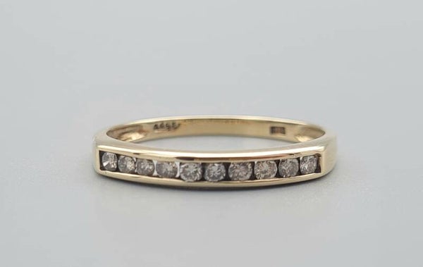 Vintage ring met diamant . Maat: 17.75. 2022/328.
