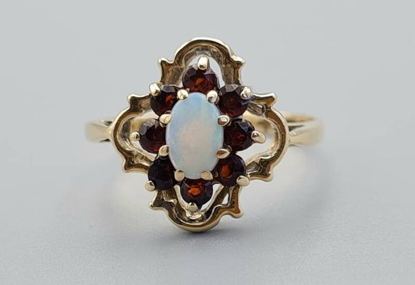 Vintage ring met edelsteen opaal en granaat.  2022/339.