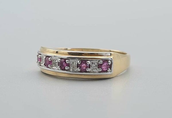 Vintage aanschuifring  met robijn en diamant. 2022/376.