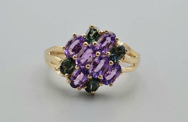 Vintage ring met saffier. Maat: 19.1.  2022/393.