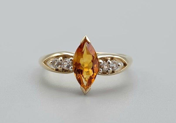 Vintage ring met edelsteen citrien en witte topaas.  2022/431.