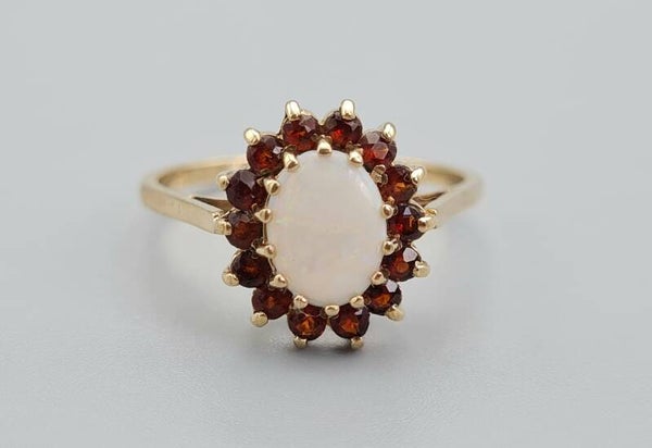 Vintage ring met edelsteen opaal en granaat.  2021/470.