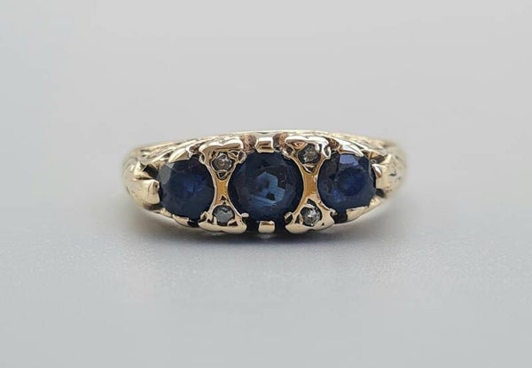 Vintage ring met saffier en diamant. 2022/502.