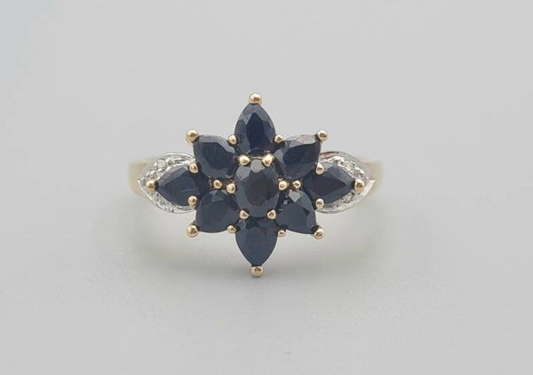 Vintage ring met edelsteen blauwe saffier en diamant. 2022/536.