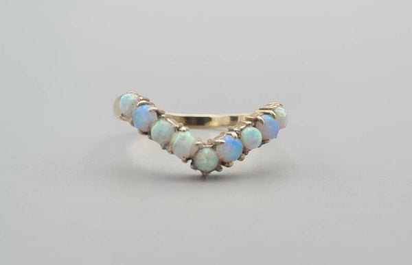 Vintage ring met opaal. Maat: 18.5. 2022/547.