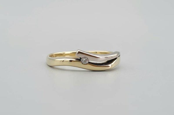 Vintage ring met zirkonia.  2020/73.