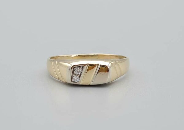 Gouden ring met zirkonia. Maat: 18.75. Nr: 2020/91.