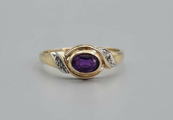 Vintage ring met amethist en diamant. Maat: 17.25. 2020/253.