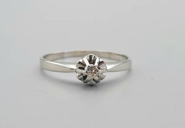 Wit gouden vintage ring met diamant. 2020/417.