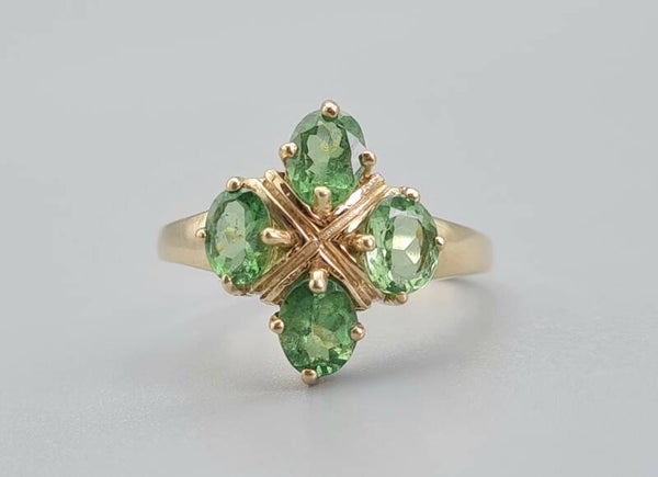 Vintage ring met toermalijn. Maat: 17.25.  2022/612