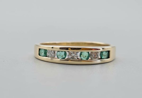 Vintage ring met smaragd en diamant. Maat:16.2. 2022/627.
