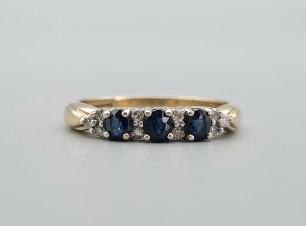 Vintage ring met saffier en diamant. Maat: 18.1. 2022/639