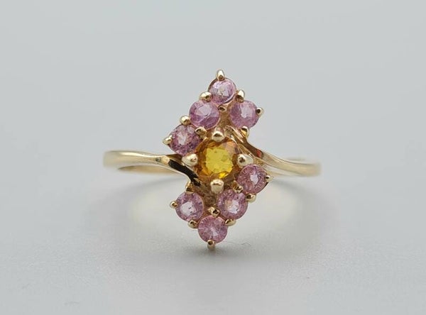 Vintage ring met edelsteen saffier.  2022/657.