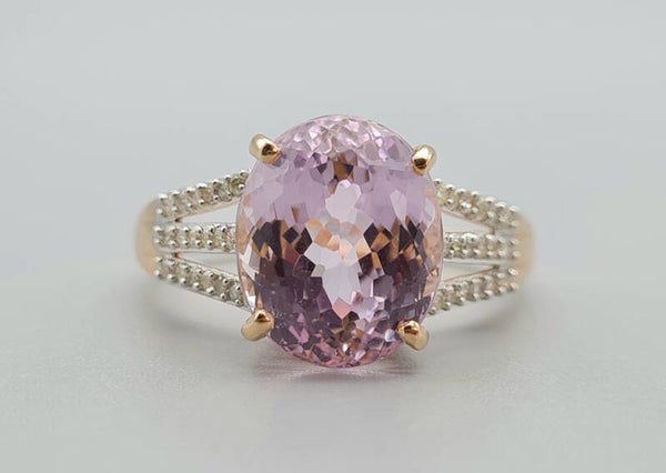 Vintage ring met morganiet en diamant. Maat: 19.6. 2022/696.