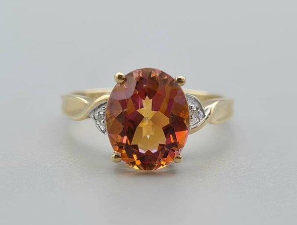 Vintage ring met topaas en diamant. Maat: 18. 2022/735