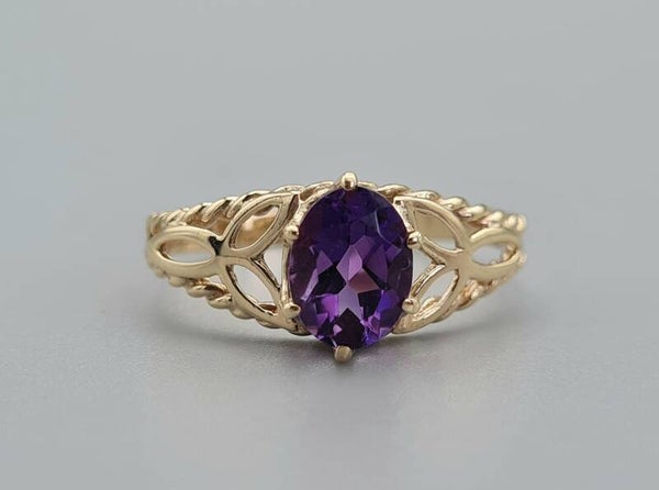 Vintage ring met edelsteen amethist.  2022/764.