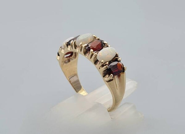 Vintage ring met edelsteen opaal en granaat.  2022/810