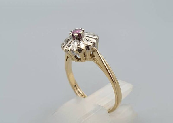Vintage bi-color ring met edelsteen robijn en diamant.  2022/850