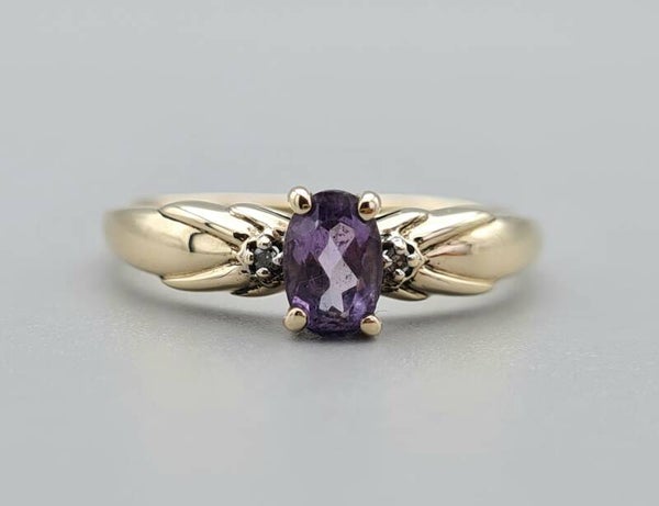 Vintage ring met edelsteen amethist en diamant.  2022/887.