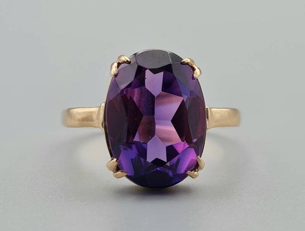 Vintage ring met edelsteen amethist. 2022/928.