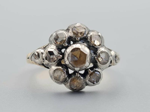 Gouden antieke ring met diamant .  2022/930