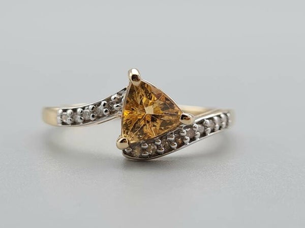 Vintage ring met edelsteen citrien en diamant. 2022/965