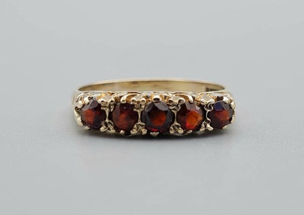 Vintage ring met edelsteen granaat. 2023/09