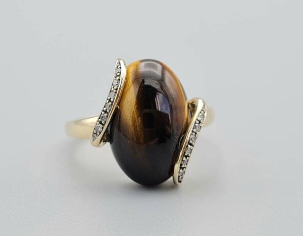 Vintage ring met tijgeroog en diamant. Maat: 17.25. 2023/26.