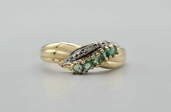 Vintage ring met edelsteen smaragd en diamant. 2023/36